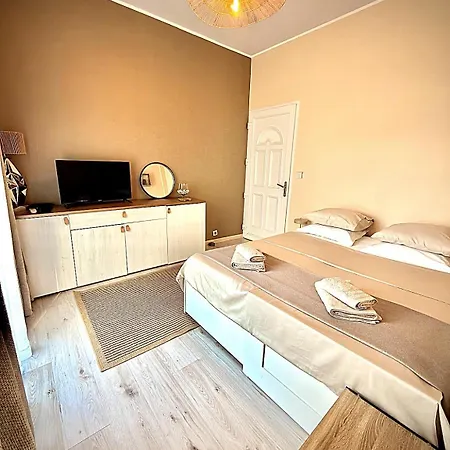 Lovely Riviera Daire